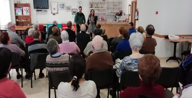 La charla sobre robos y estafas llena la EPA