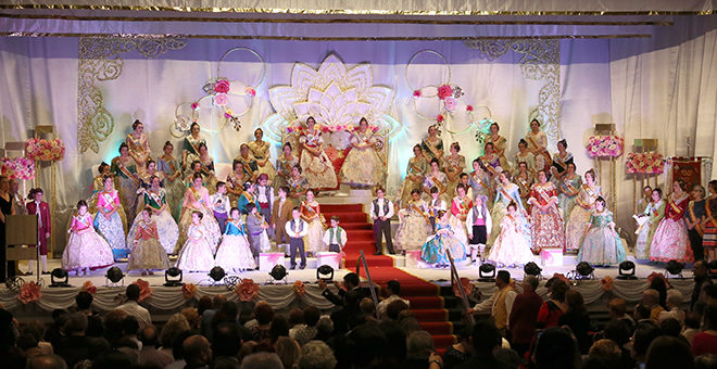 La Falla Industria y Comercio presenta a sus falleras