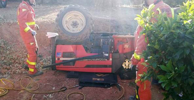 Tres fallecidos por vuelco de tractor