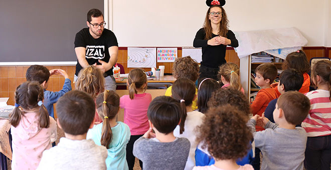 Un centenar de niños y niñas disfrutan de la Escuela de Pascua