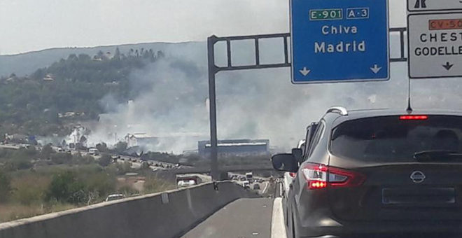 Arde un vehiculo en la A3