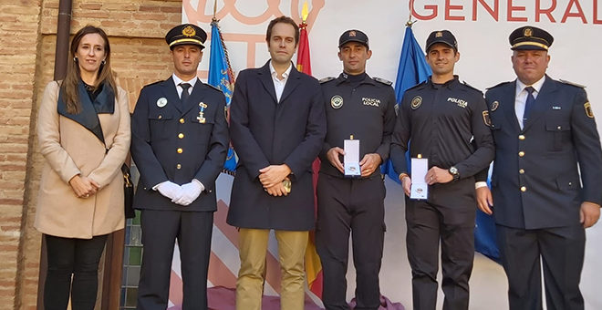 La Conselleria condecora a la Policía Local de Cheste