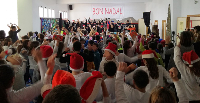 El CEIP Ana Lluch y las Amas de Casa realizan acciones solidarias