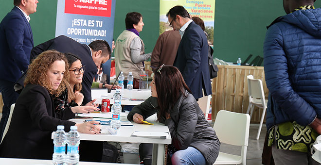 700 personas participan en el foro de trabajo de Cheste