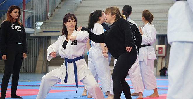 Cheste celebra el Encuentro de Karate y Mujer