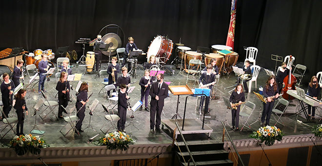 Gran ovación para l@s músic@s chestan@s