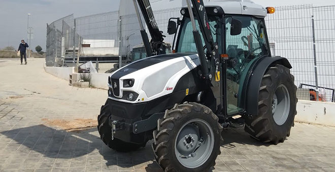 La brigada incorpora un nuevo tractor