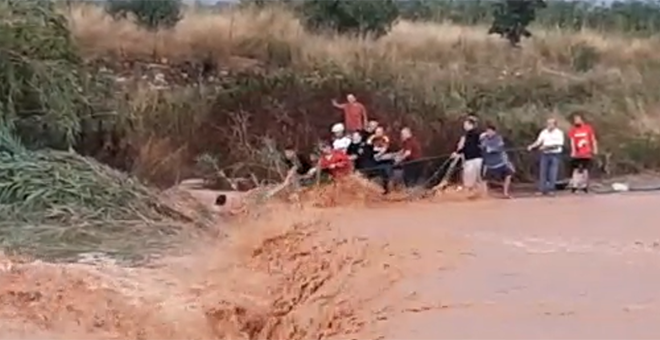 Rescatada una vecina de Cheste
