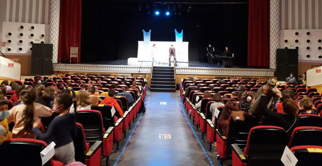 Teatro en valenciano para el alumnado de Cheste