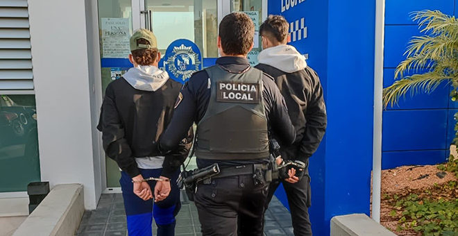 Detenidos in fraganti cuando robaban en una vivienda de Cheste