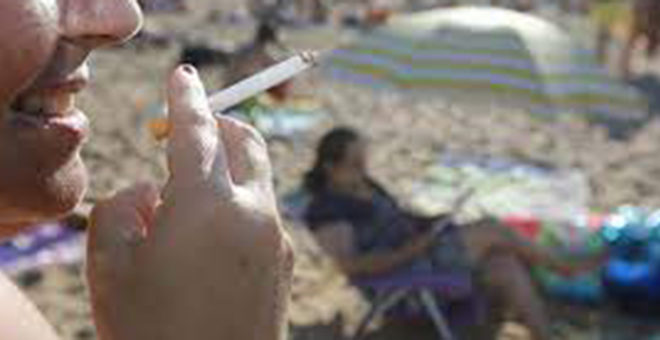 Adiós a fumar en las playas valencianas
