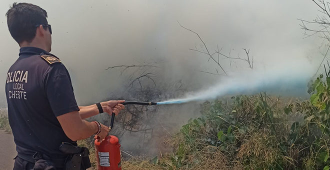 La Policía Local de Cheste evita un incendio