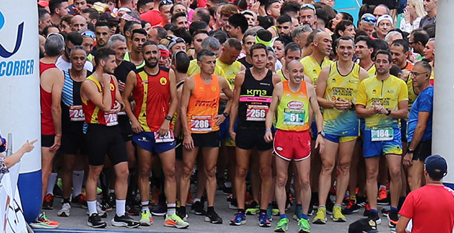 La serpiente multicolor de atletas recorre Cheste