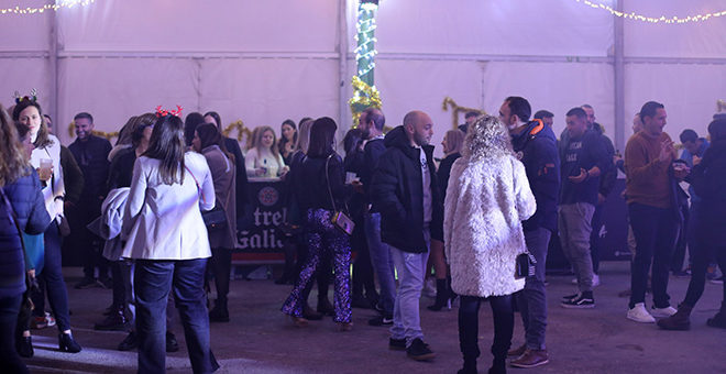 Primer tardeo en la carpa navideña