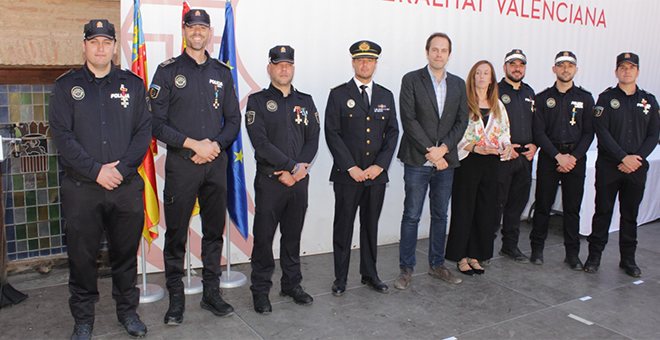 Condecoración a nueve agentes de la Policía Local