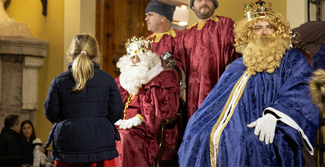 La Cabalgata de Reyes llena de ilusión las calles chestanas