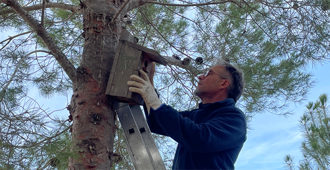 Vecin@s de Cheste colaboran en el mantenimiento de las cajas nido de La Lomiquia