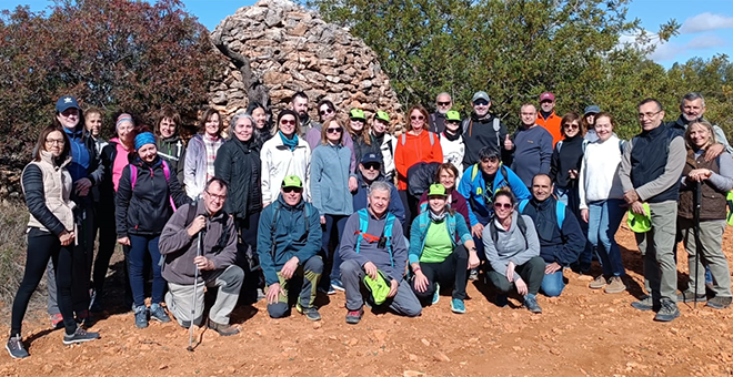 40 senderistas participan en una ruta interpretativa por el paisaje chestano