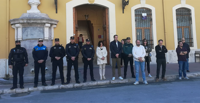 Minuto de silencio por la muerte de dos guardias civiles