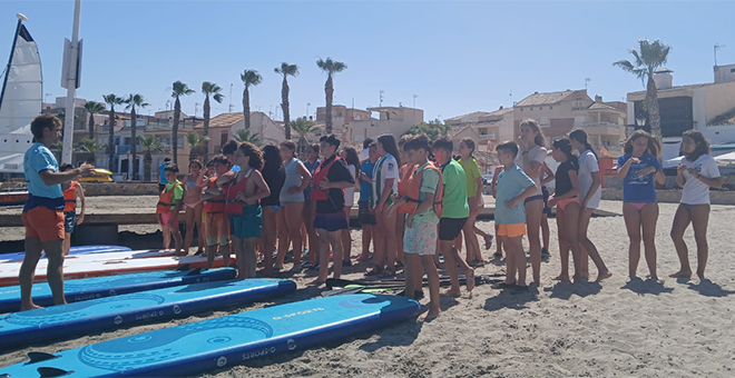 50 niñ@s participan en el campamento de verano