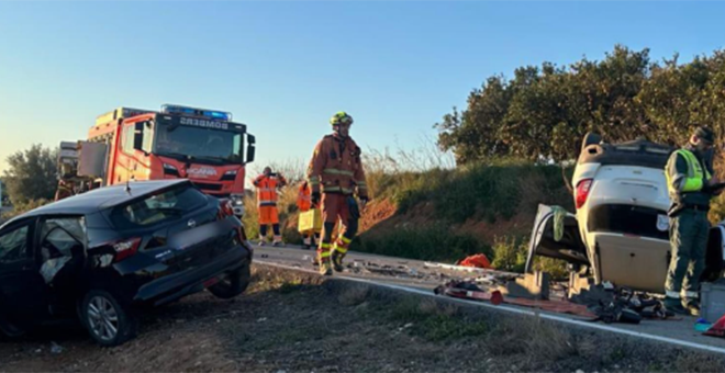 Grave accidente de tráfico en Vilamarxant al chocar dos vehículos