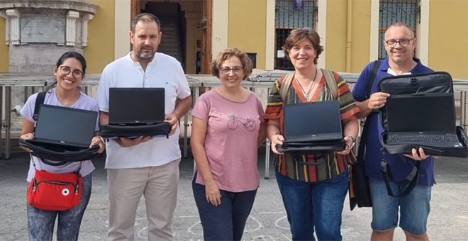 Las AMPAs de Cheste reciben un ordenador
