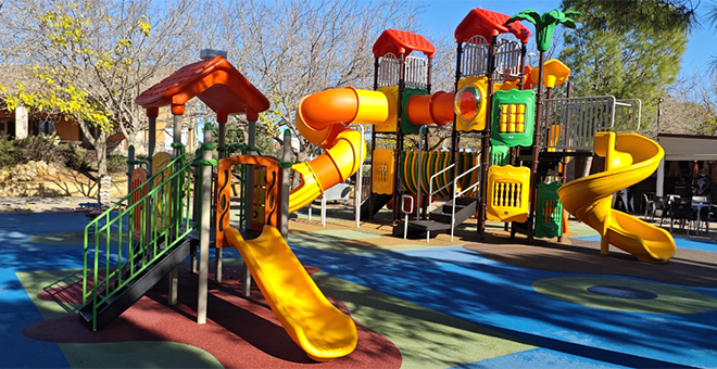 Nuevo parque infantil en la Lomiquia