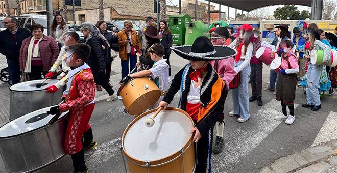 El carnaval escolar llena Cheste de alegría