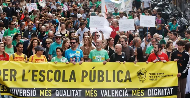Los docentes votan suspender la huelga indefinida y rechazan el acuerdo con Conselleria