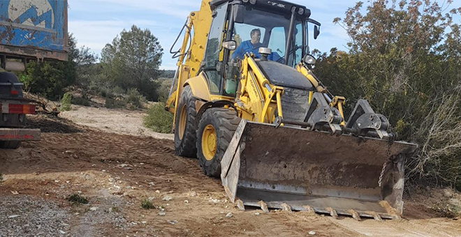 Cheste actúa en la limpieza de parcelas forestales
