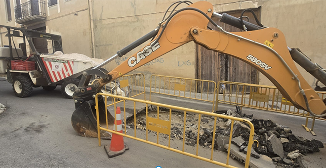 Reparación de unas filtraciones de agua en la calle Pelayo